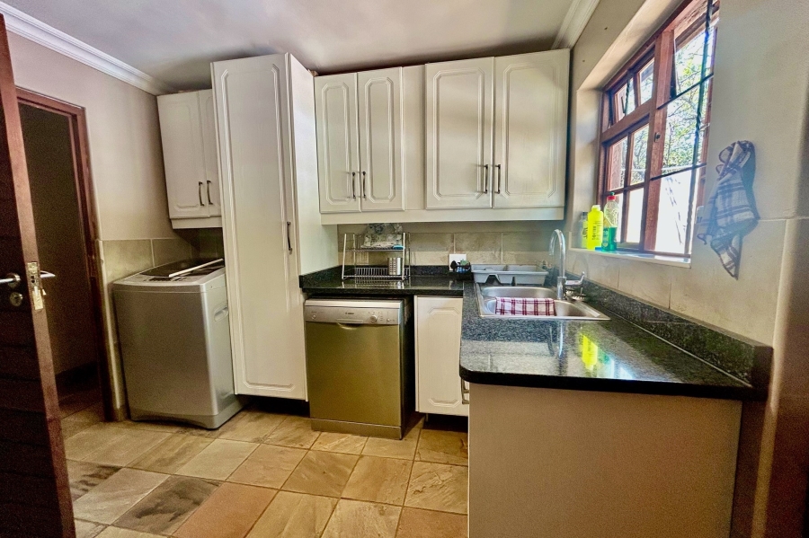 6 Bedroom Property for Sale in Melodie North West